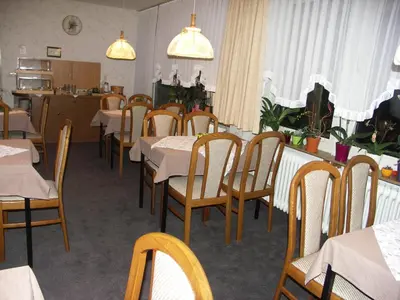 Ein Restaurant oder anderes Speiselokal in der Unterkunft Pension Wölfel