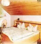 Ein Bett oder Betten in einem Zimmer der Unterkunft Gasthof Hotel Schwarzes Roß