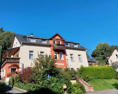 Das Gebäude in dem sich die Pension befindet