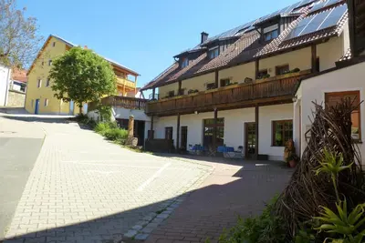 Das Gebäude in dem sich das Gasthaus befindet