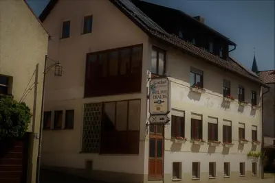 Das Gebäude in dem sich das Gasthaus befindet