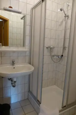 Ein Badezimmer in der Unterkunft Blaue Traube