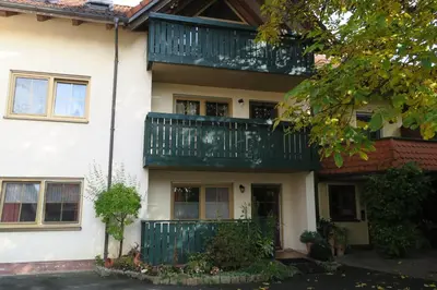 Das Gebäude in dem sich die Ferienwohnung befindet