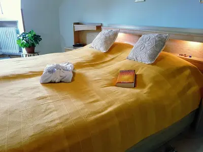 Ein Bett oder Betten in einem Zimmer der Unterkunft Ferienwohnung Schwalbennest