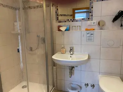 Ein Badezimmer in der Unterkunft Verwöhn-Pension Wiesengrund