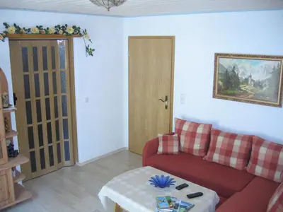 Ein Sitzbereich in der Unterkunft Ferienwohnung Söllner