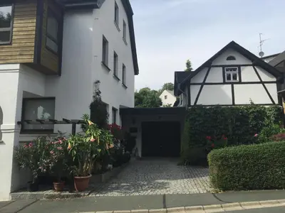 Das Gebäude in dem sich die Ferienwohnung befindet