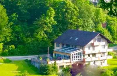 Das Gebäude in dem sich die Pension befindet
