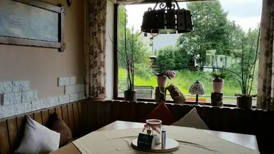 Ein Garten an der Unterkunft Hotel-Pension Haus Hubertus