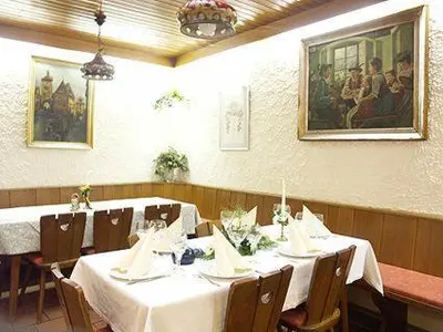 Ein Restaurant oder anderes Speiselokal in der Unterkunft Weisses Rössl