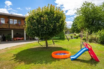 Ein Kinderspielbereich in der Unterkunft Ferienwohnung Haus Inge