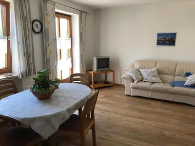 Ein Sitzbereich in der Unterkunft Ferienwohnung Scherr