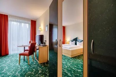 Ein Bett oder Betten in einem Zimmer der Unterkunft Waldhotel Vogtland