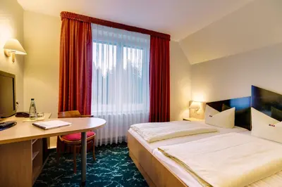 Ein Bett oder Betten in einem Zimmer der Unterkunft Waldhotel Vogtland