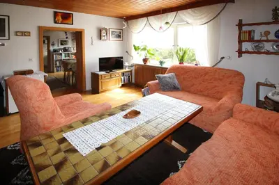 Ein Sitzbereich in der Unterkunft Ferienwohnung Waldstraße