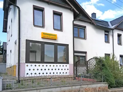 Das Gebäude in dem sich die Ferienwohnung befindet