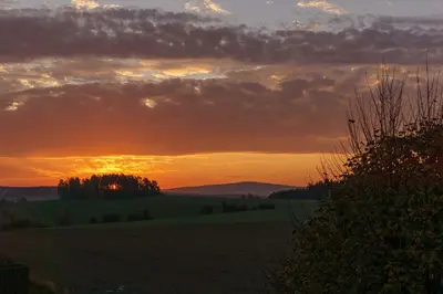 Blick auf den Sonnenuntergang/Sonnenaufgang von der Ferienwohnung aus oder aus der Nähe