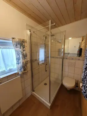 Ein Badezimmer in der Unterkunft Pension am Kirschgarten