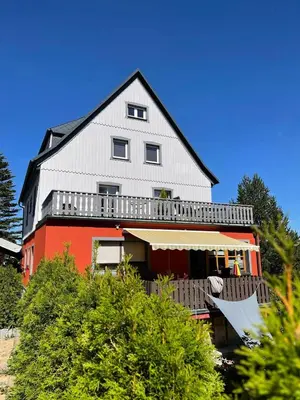 Das Gebäude in dem sich die Ferienwohnung befindet