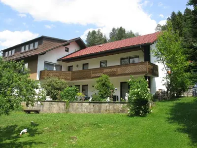 Ein Garten an der Unterkunft Ferienwohnung Karlsruh