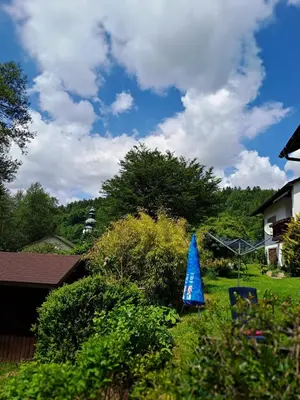 Ein Garten an der Unterkunft Ferienwohnung Karlsruh