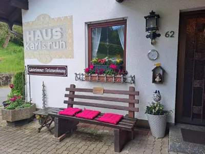 Ein Garten an der Unterkunft Ferienwohnung Karlsruh