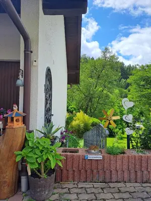 Ein Garten an der Unterkunft Ferienwohnung Karlsruh
