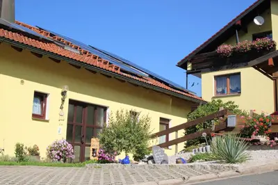Das Gebäude in dem sich die Ferienwohnung befindet