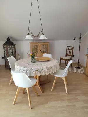 Ein Sitzbereich in der Unterkunft Ferienwohnung Sendelbeck