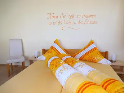 Ein Bett oder Betten in einem Zimmer der Unterkunft Ferienwohnungen Schallerhof