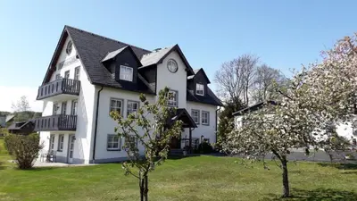 Das Gebäude in dem sich die Ferienwohnung befindet