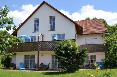 Das Gebäude in dem sich die Ferienwohnung befindet