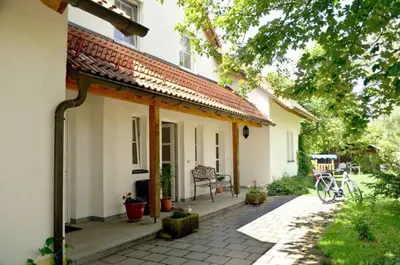 Das Gebäude in dem sich die Ferienwohnung befindet