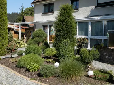 Ein Garten an der Unterkunft Ferienwohnungen Haus Waltraud
