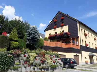 Das Gebäude in dem sich die Ferienwohnung befindet
