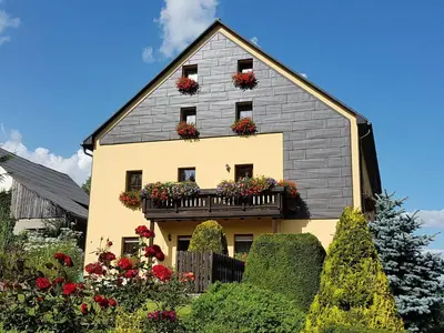 Das Gebäude in dem sich die Ferienwohnung befindet