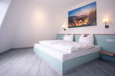 Ein Bett oder Betten in einem Zimmer der Unterkunft Auszeit Das Hotel Himmelkron