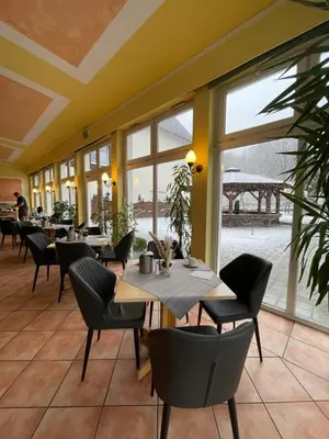 Ein Restaurant oder anderes Speiselokal in der Unterkunft Alte Schleiferei
