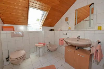 Ein Badezimmer in der Unterkunft Ferienwohnung Brunner - Haus am See