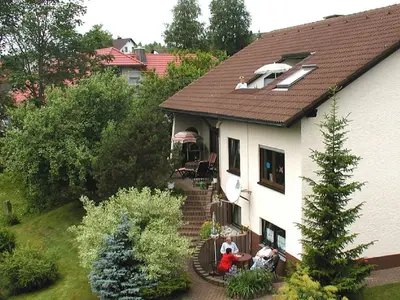 Ein Garten an der Unterkunft Ferienwohnung Brunner - Haus am See