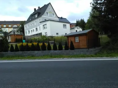 Das Gebäude in dem sich die Ferienwohnung befindet