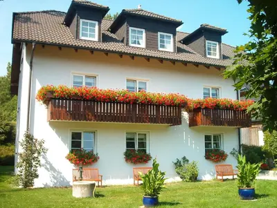 Ein Garten an der Unterkunft Gasthof Pension Walther