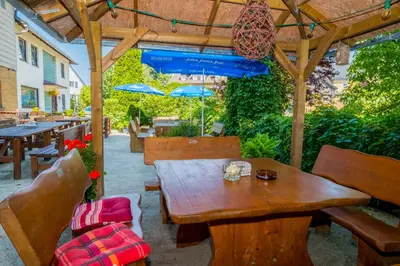 Ein Patio oder anderer Außenbereich in der Unterkunft Gasthof Pension Walther