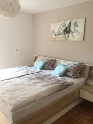 Ein Bett oder Betten in einem Zimmer der Unterkunft Ferienwohnung Im Grünen