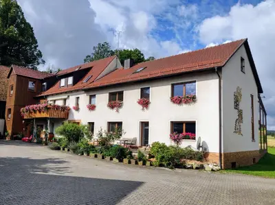Das Gebäude in dem sich die Ferienwohnung befindet