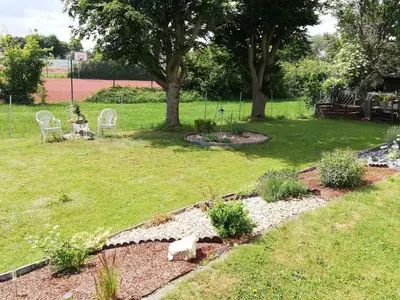 Ein Garten an der Unterkunft Ferienwohnung Bergwiese