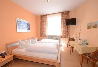 Ein Bett oder Betten in einem Zimmer der Unterkunft Gasthof zur Post Hotel und Parkplatz