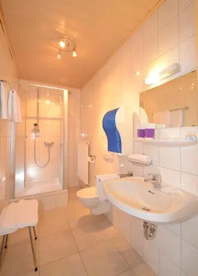 Ein Badezimmer in der Unterkunft Gasthof zur Post Hotel und Parkplatz
