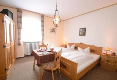Ein Bett oder Betten in einem Zimmer der Unterkunft Gasthof zur Post Hotel und Parkplatz