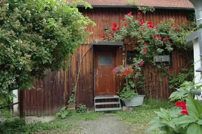 Ein Garten an der Unterkunft Ferienwohnung Langenstadt